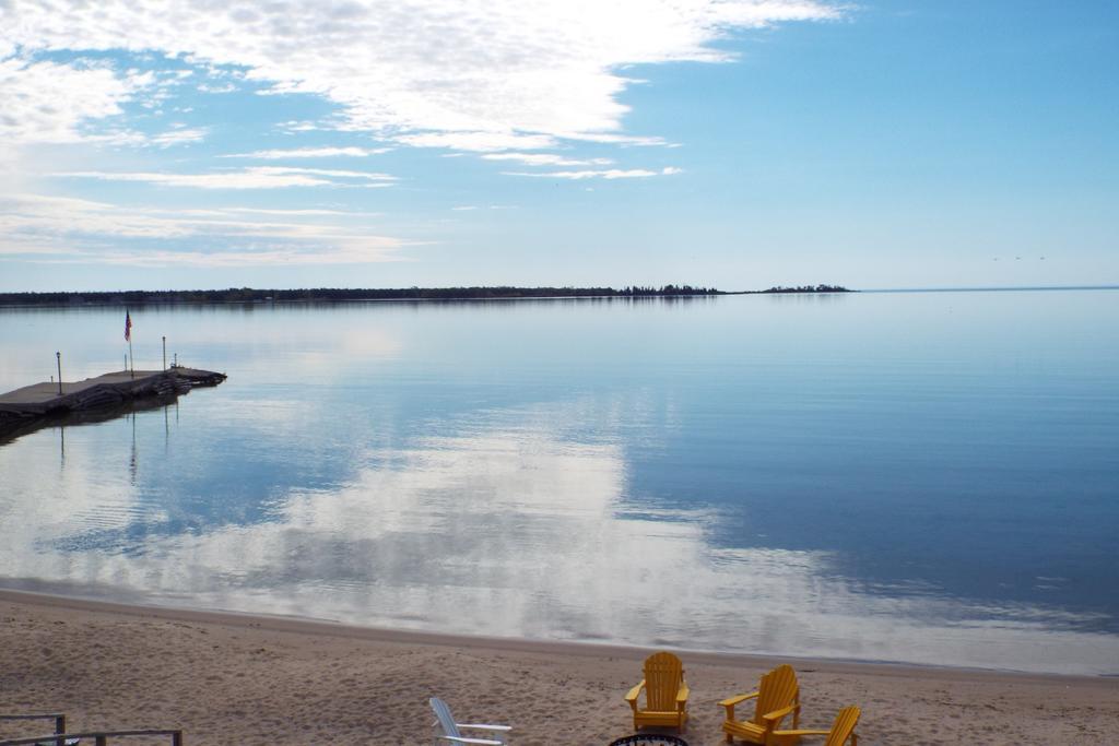 Beachfront Inn Бейлыс-Гарбор Екстер'єр фото